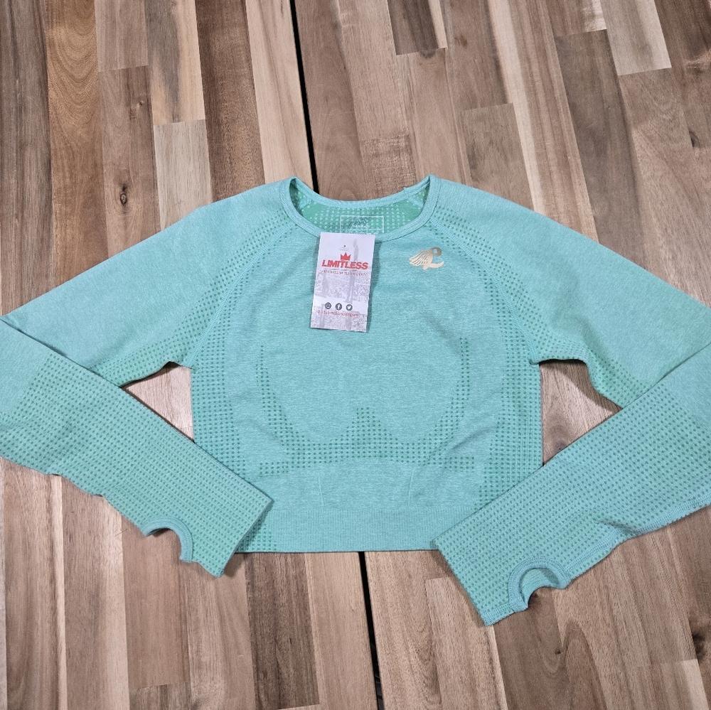 Limetless Cropped Compression Longsleeve Mint Active Top w/ Thumbholes NWT